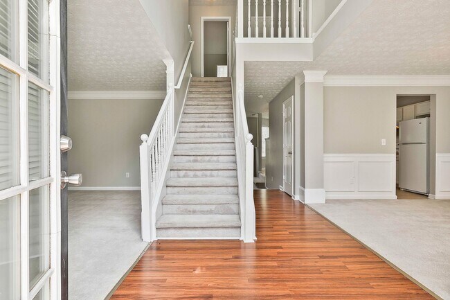 Building Photo - 4BR Home with Lake View in Swim Tennis Community