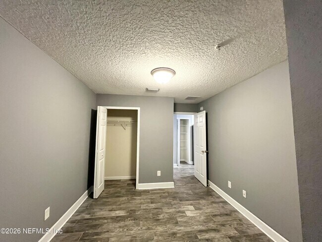 Building Photo - 7058 Snowy Canyon Dr