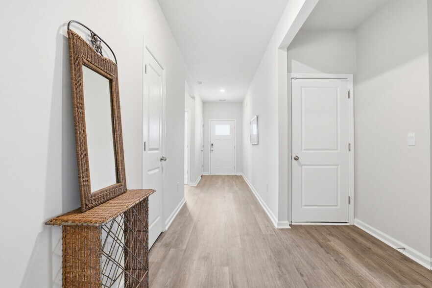 Building Photo - 115 Brooks Dr