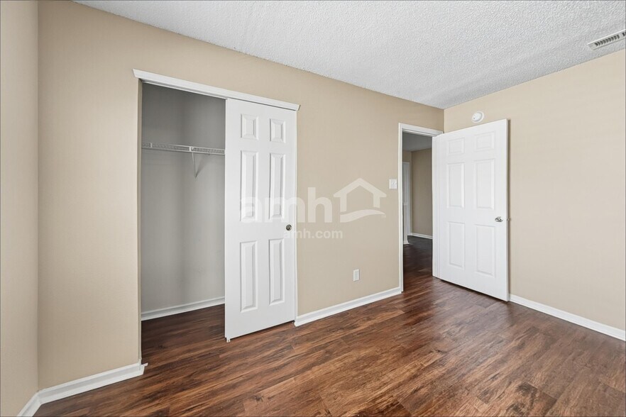 Building Photo - 10395 Carrington Way