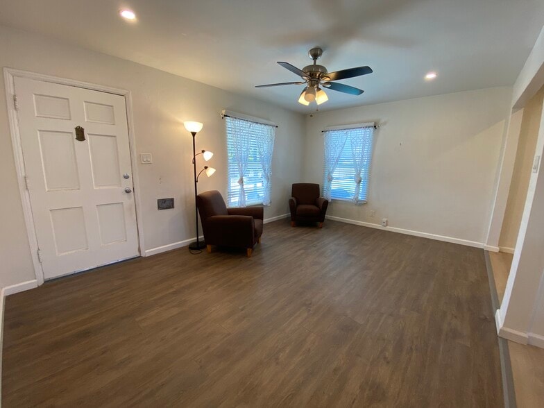 Shared Living Room - 4247 Cartagena Dr