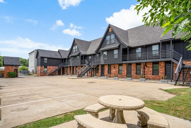 Building Photo - ONYX at 37th