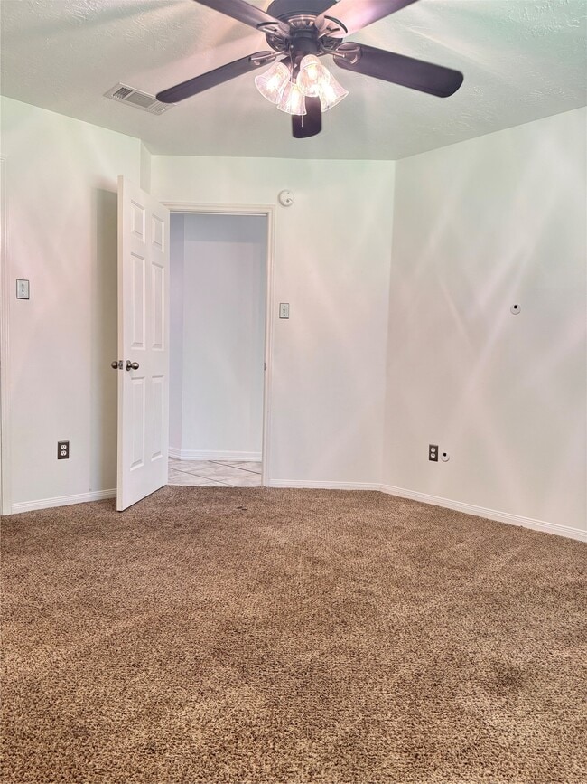 Building Photo - 3210 Woodcreek Glen Ln