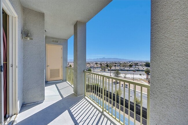 Building Photo - 62 E Serene Ave