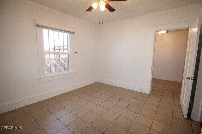 Building Photo - 3510 Porter Ave