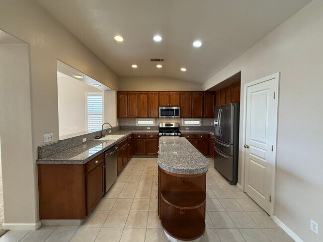 Building Photo - Single story home located in desirable northwest Modesto neighborhood!