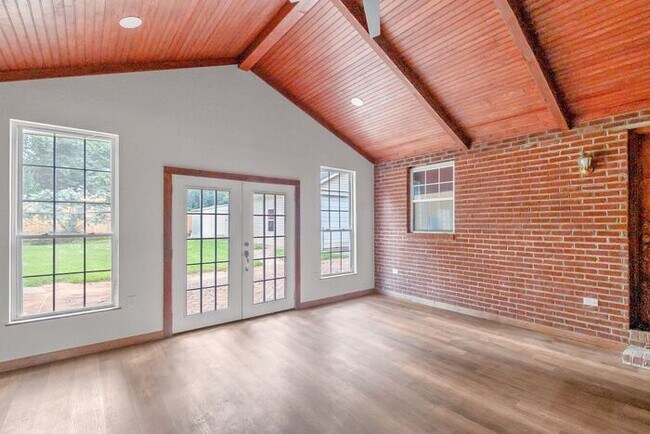 Building Photo - Space to Live, Room to Dream, 4BR/2BA with flex space, office, 2 car dettached garage and ample p...