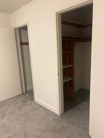 Building Photo - 2424 E Webster Pl