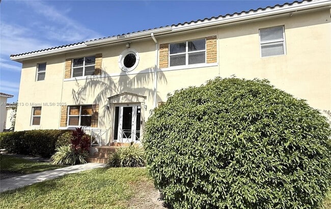 Building Photo - 755 NE 91st St