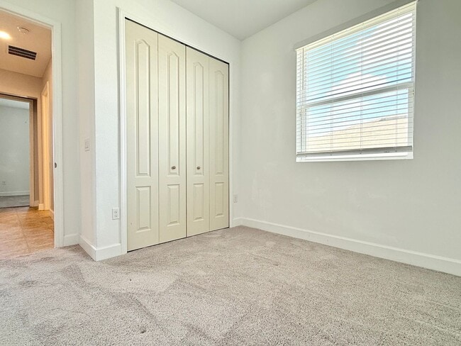 Building Photo - Lifestyle upgrade: Sleek 3Bedrooms/2Baths home in Leesburg’s Seasons at Hillside!