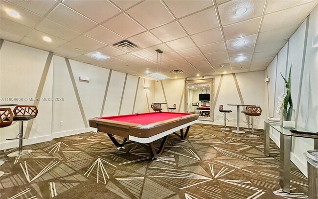 Building Photo - 5701 Collins Ave