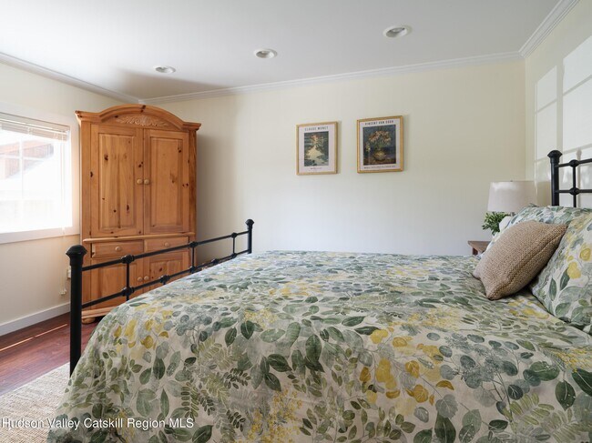 Building Photo - 121 Queechy Lake Dr