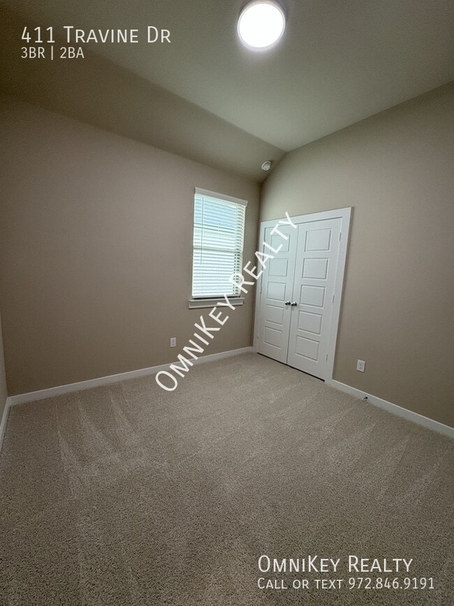 Building Photo - 411 Travine Dr