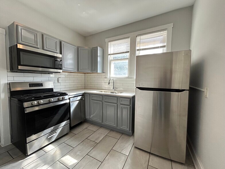 Primary Photo - 2548 N Kildare Ave