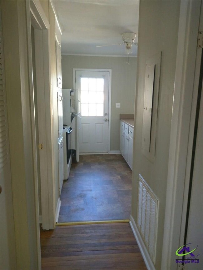 Building Photo - 105 Oakdale Dr