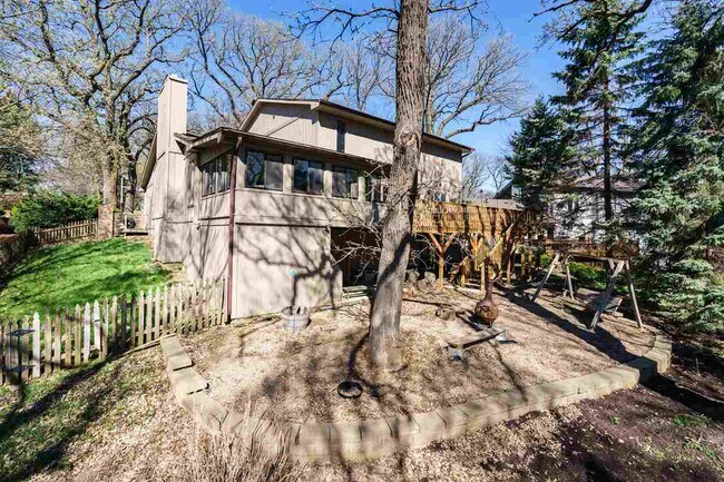 Building Photo - 845 Hidden Hills Dr