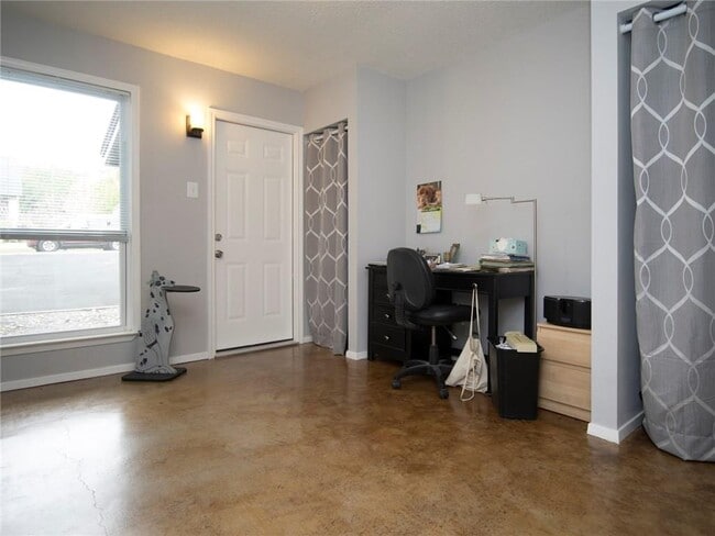 Building Photo - 704 Ramble Ln