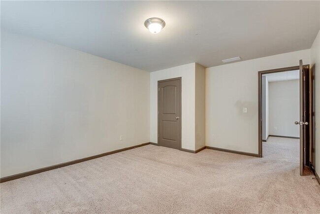 Building Photo - 4135 Whitfield Oak Way NE