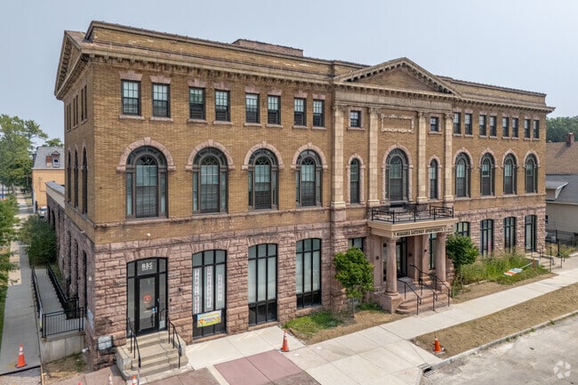 Building Photo - Niagara Gateway