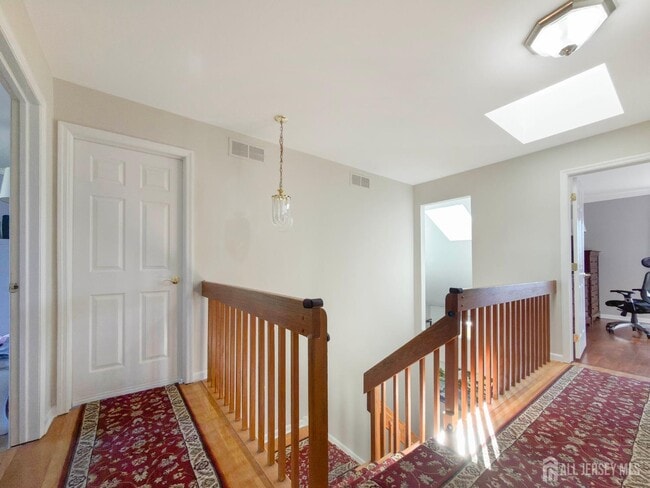 Building Photo - 592 Cabot Hill Rd