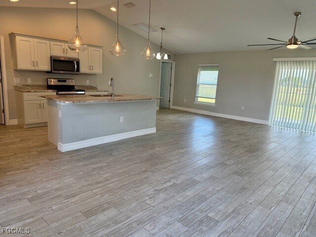 Building Photo - 606 NE 16th Terrace