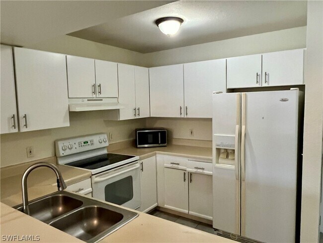 Building Photo - 8224 Key Royal Cir