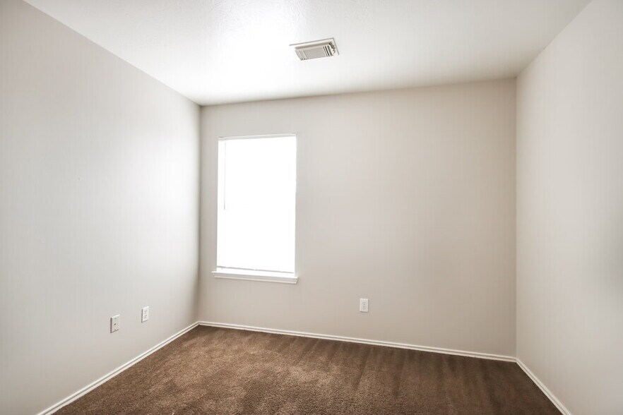 Building Photo - 21243 Linden House Ct