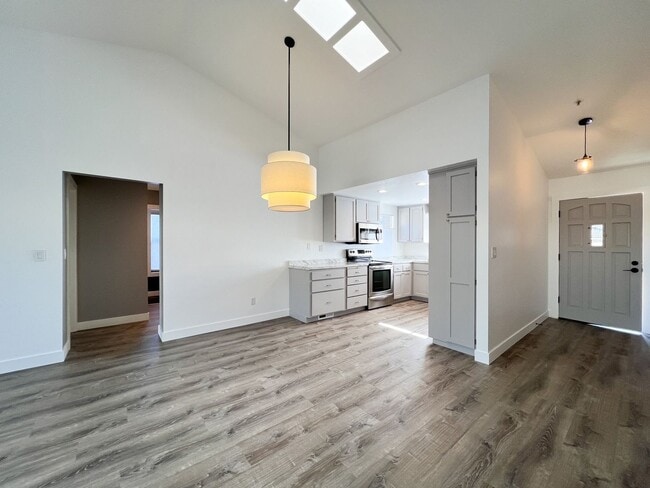 Building Photo - Beautifully Remodeled 2-Bedroom, 2-Bathroom Townhome with Single-Car Garage