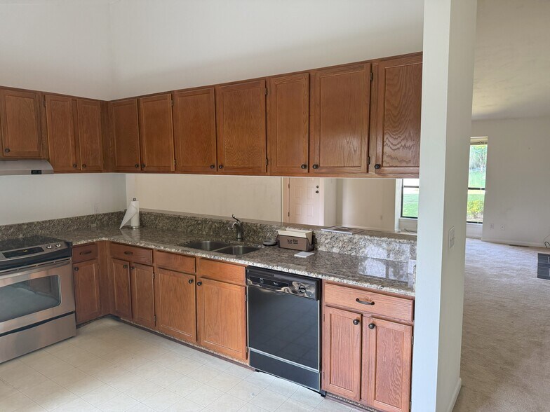 Building Photo - 4554 Summerset Dr