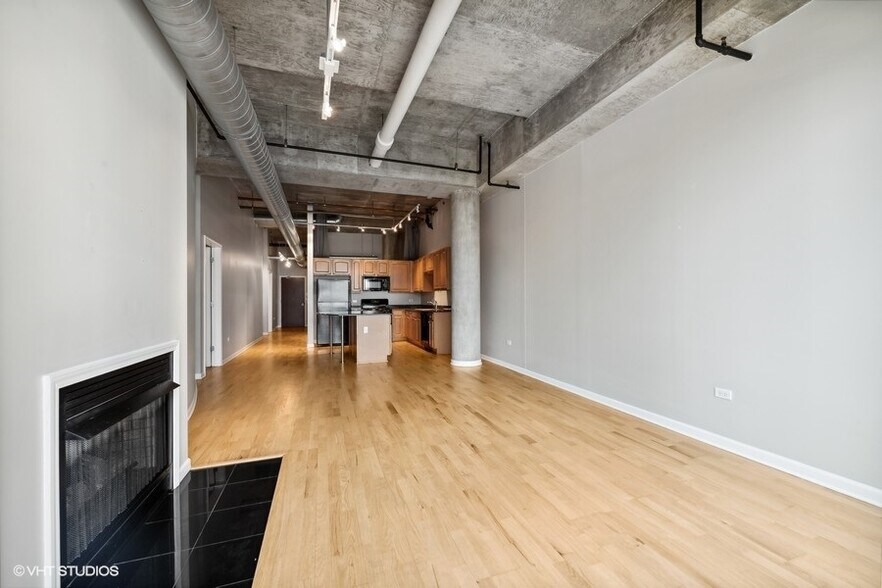 Building Photo - 125 E 13th St