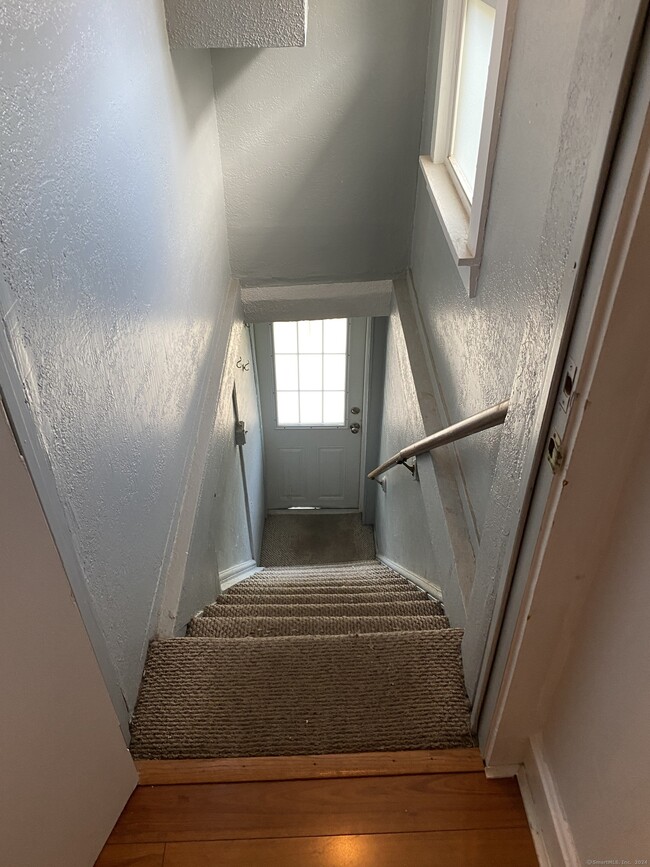 Building Photo - 1052 Main St