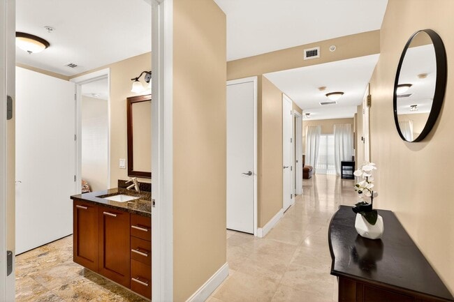 Building Photo - 2409 N Ocean Blvd