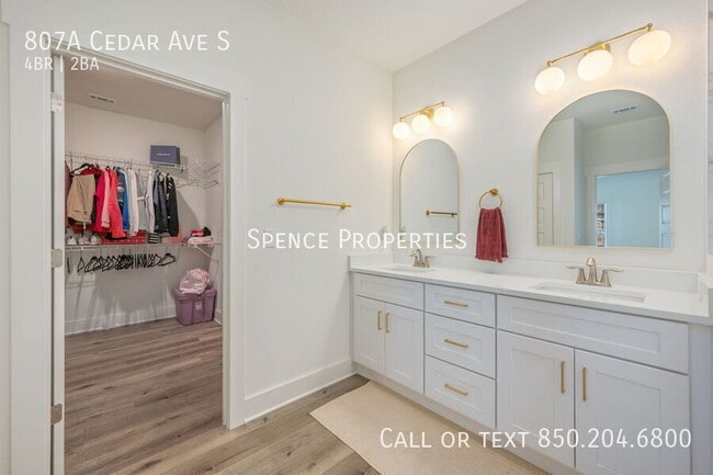 Building Photo - 807A Cedar Ave S