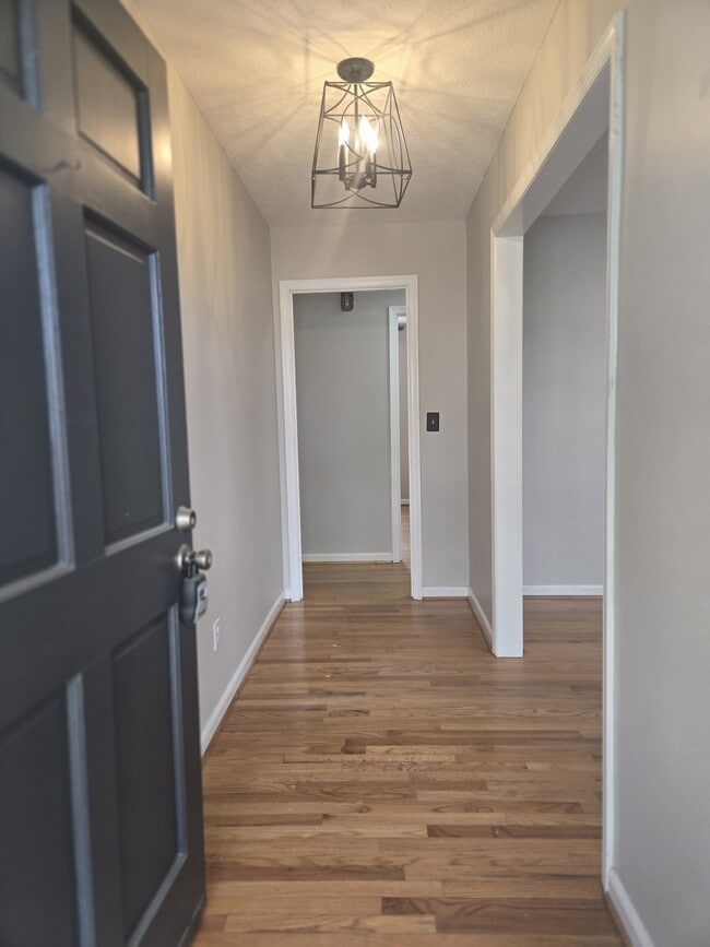 Building Photo - 2439 Dartmouth Dr