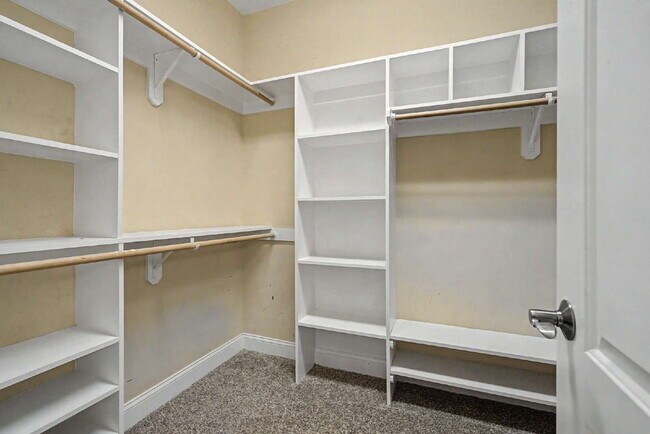 Building Photo - Spacious and Move-in Ready 4-Bedroom in Cary!