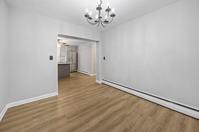 Building Photo - 678 Bartholomew Rd