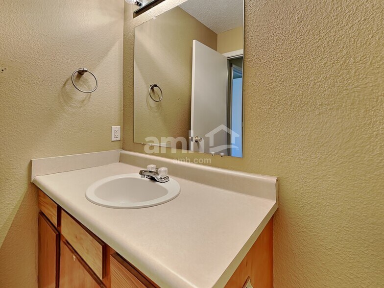 Building Photo - 6031 Draycott Dr