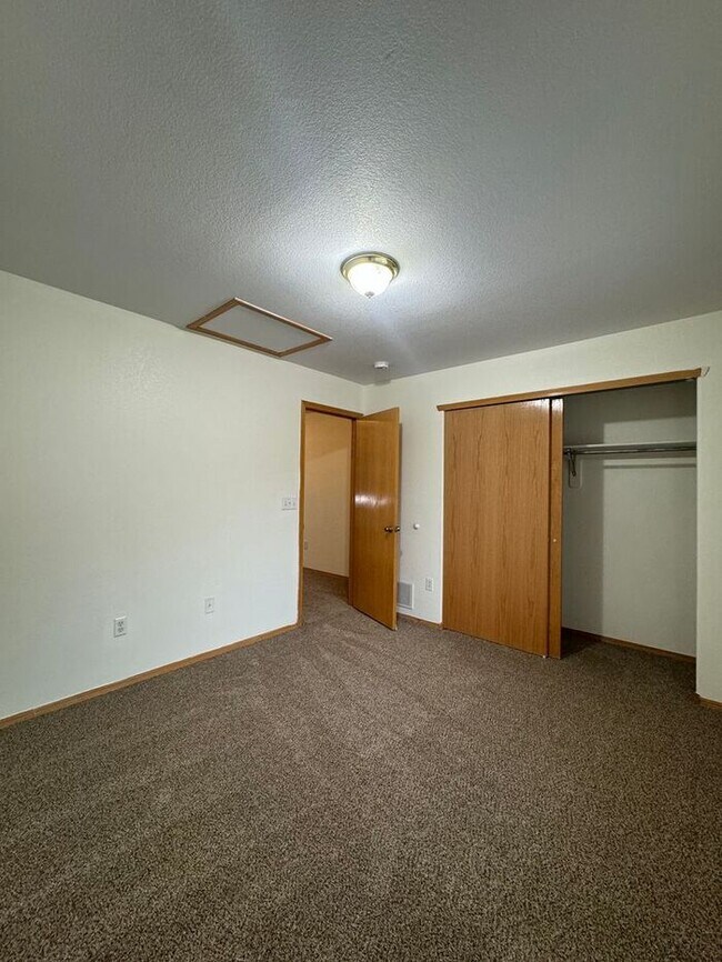Building Photo - Charming 3 Bed/2 Bath Home with Attached 2 Car Garage in Mariana Butte