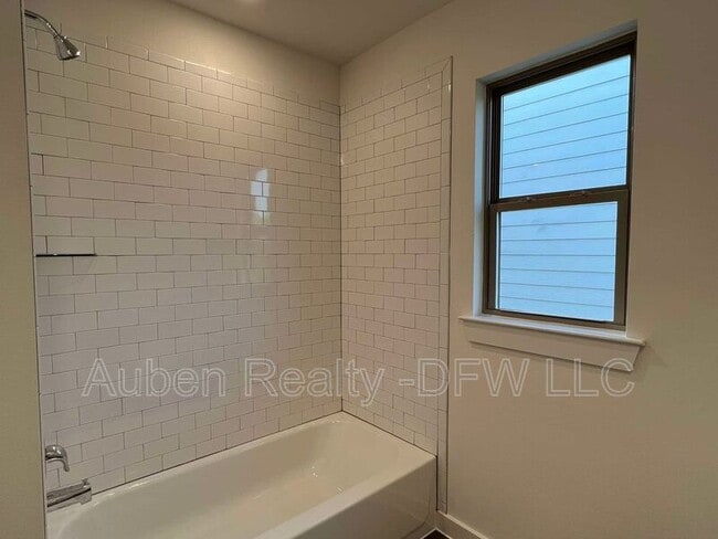 Building Photo - 2428 South Fannin Avenue