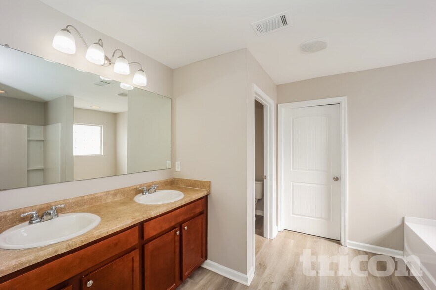 Building Photo - 7156 Tanger Blvd