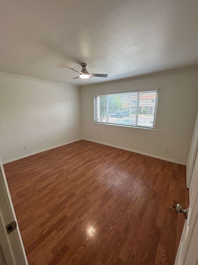 Building Photo - Upgraded 2 Bedroom 2 Bath Condo, Available Now!