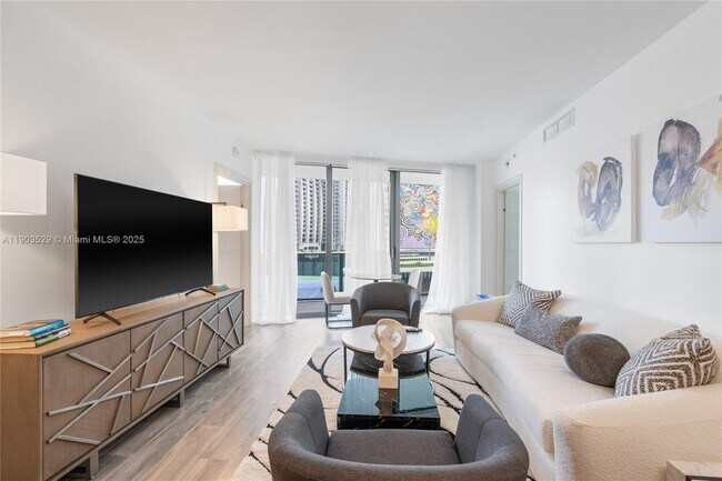 Building Photo - 801 S Miami Ave