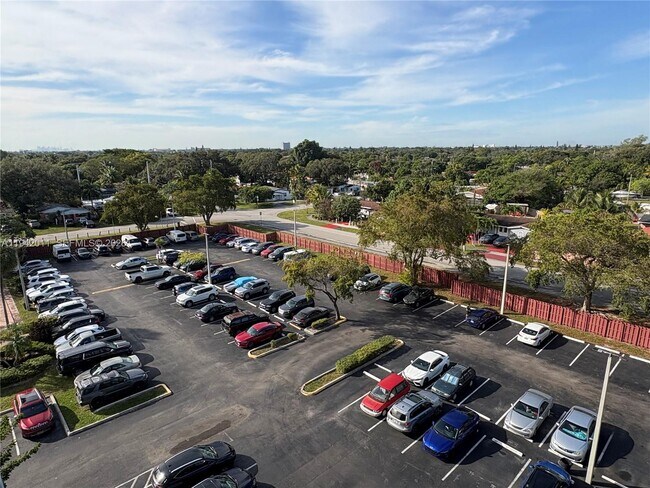 Building Photo - 1200 NE Miami Gardens Dr
