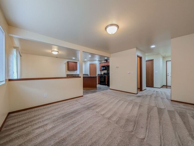 Building Photo - Beautiful 4 bed 2.5 bath home in Silver Lake!