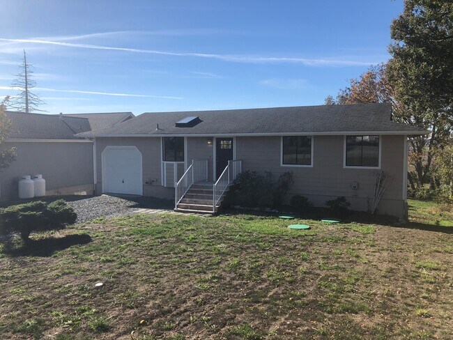 Building Photo - ***PENDING APPLICATION***Charming 2 Bedroom, 2 Bonus Room Home with Beautiful Water view from Por...