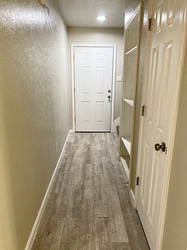 Building Photo - 7866 Gladys Ave