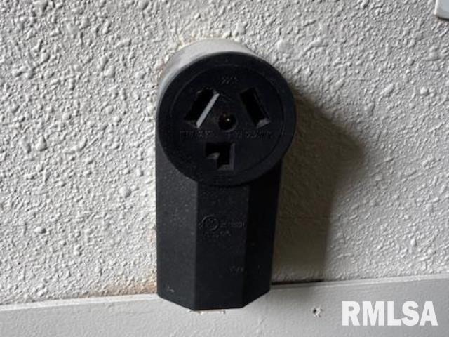 Building Photo - 500 S Douglas Ave