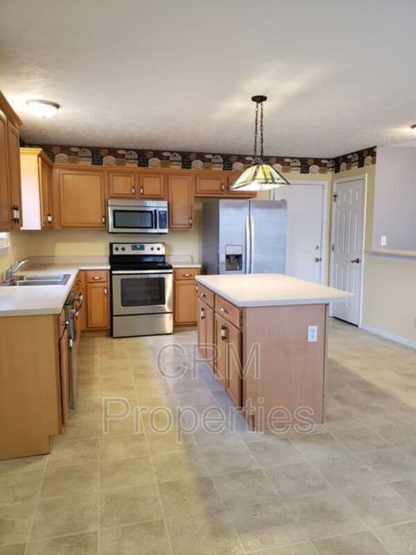 Building Photo - 204 Ariel Ct