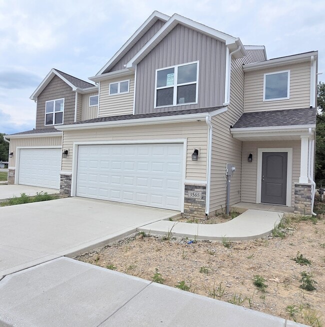 Building Photo - 3565 Canal Square Dr