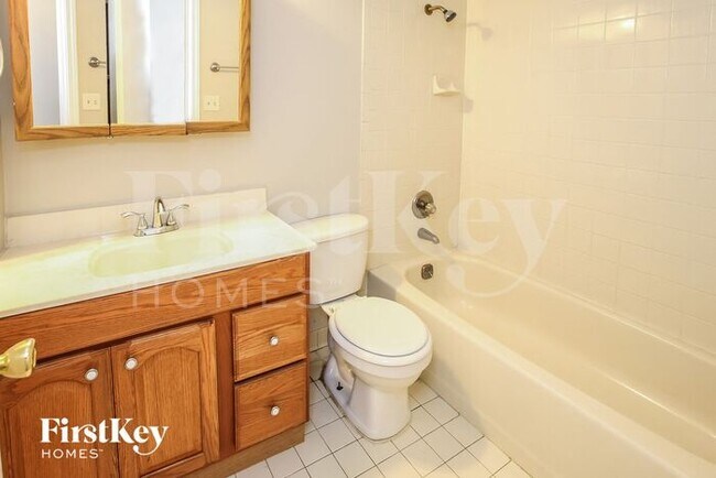 Building Photo - 10100 E 63rd St